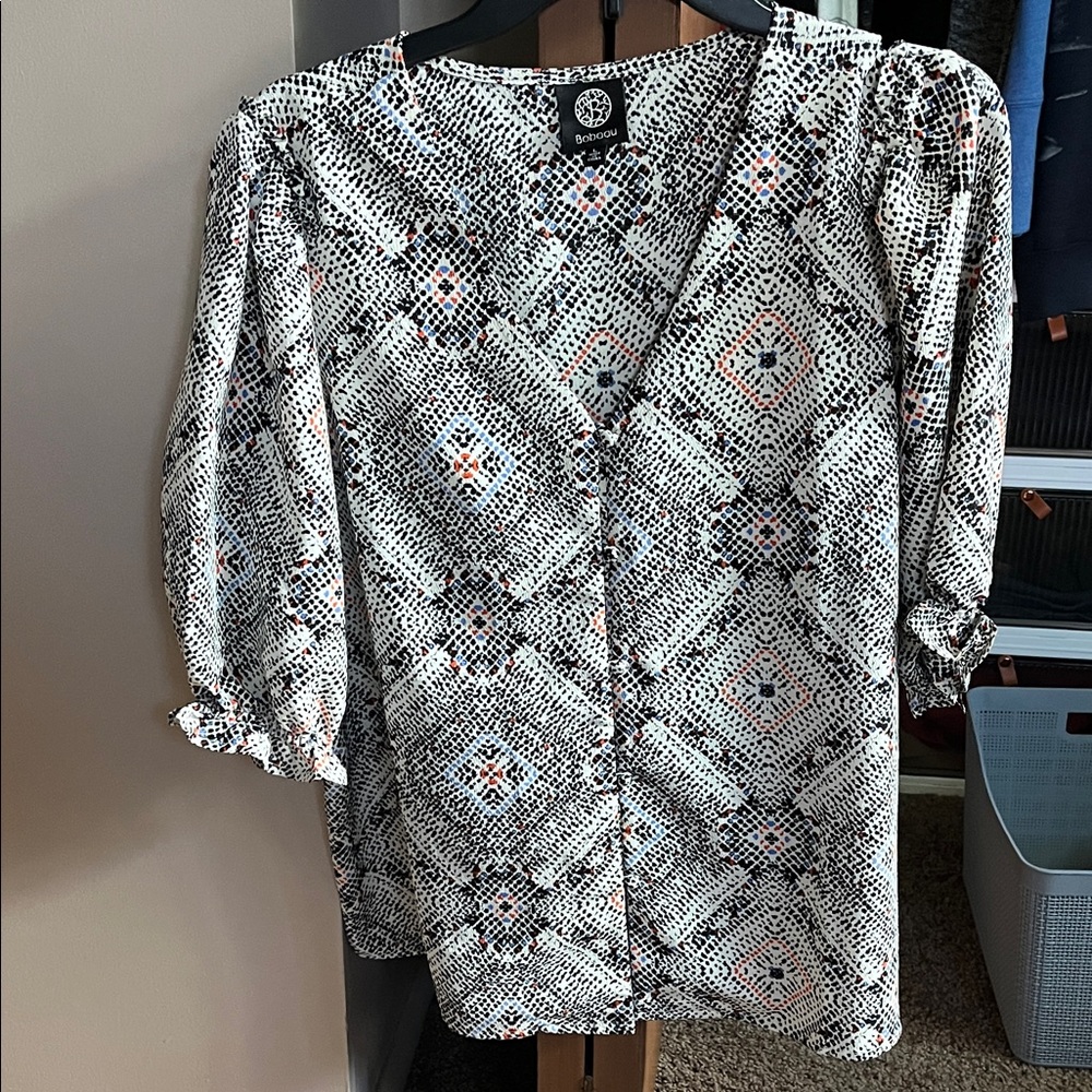 Bobeau Black and White Geometric Blouse